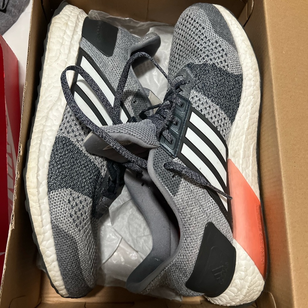 Men’s Adidas ULTRAboost ST GRAY, charcoal, pink.